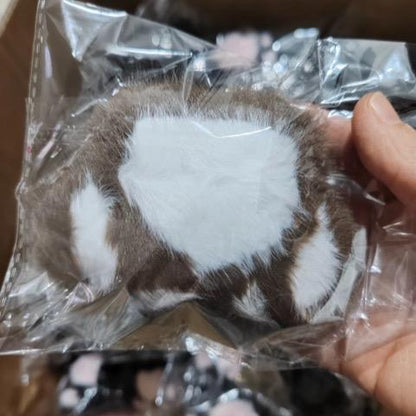 Fuzzy Cat Paw KeyChain - Adorable Fluffy Design for Cat Lovers - Soft Material - Ideal for Keys Bags & Backpacks - Perfect Gift for Cat Enthusiasts